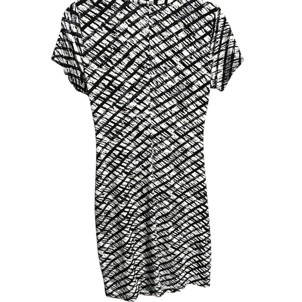 Karen Kane Monochrome Abstract Dress - Picture 4 of 8